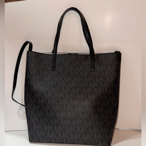 Michael Kors Black & Grey Haley Tote with Matching Wristlet - EUC - Picture 3 of 7